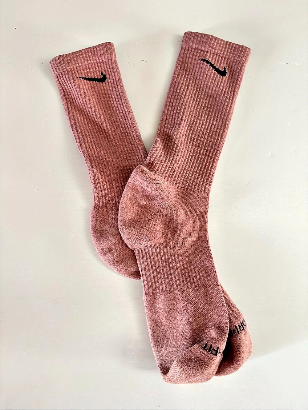 Nike Everyday Plus Cushioned Training Crew Socks salmon colored
